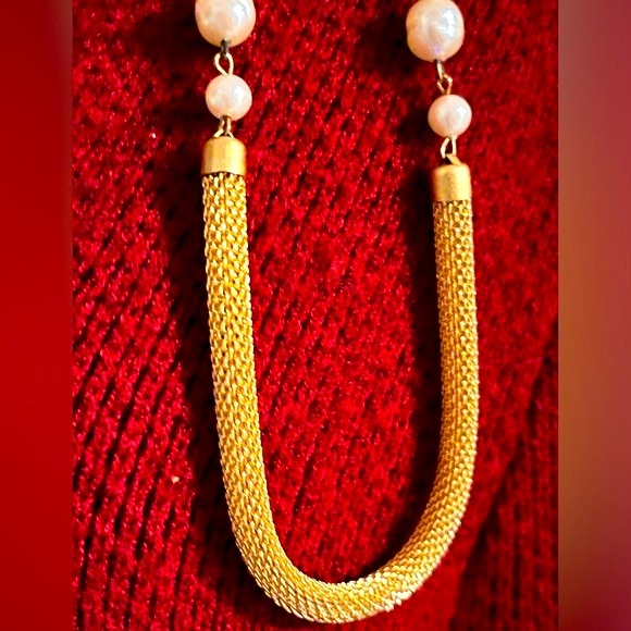 N200 Beautiful Long Vintage Royal Goldtone Mesh Long Chain with Pearls Necklace - Picture 5 of 6